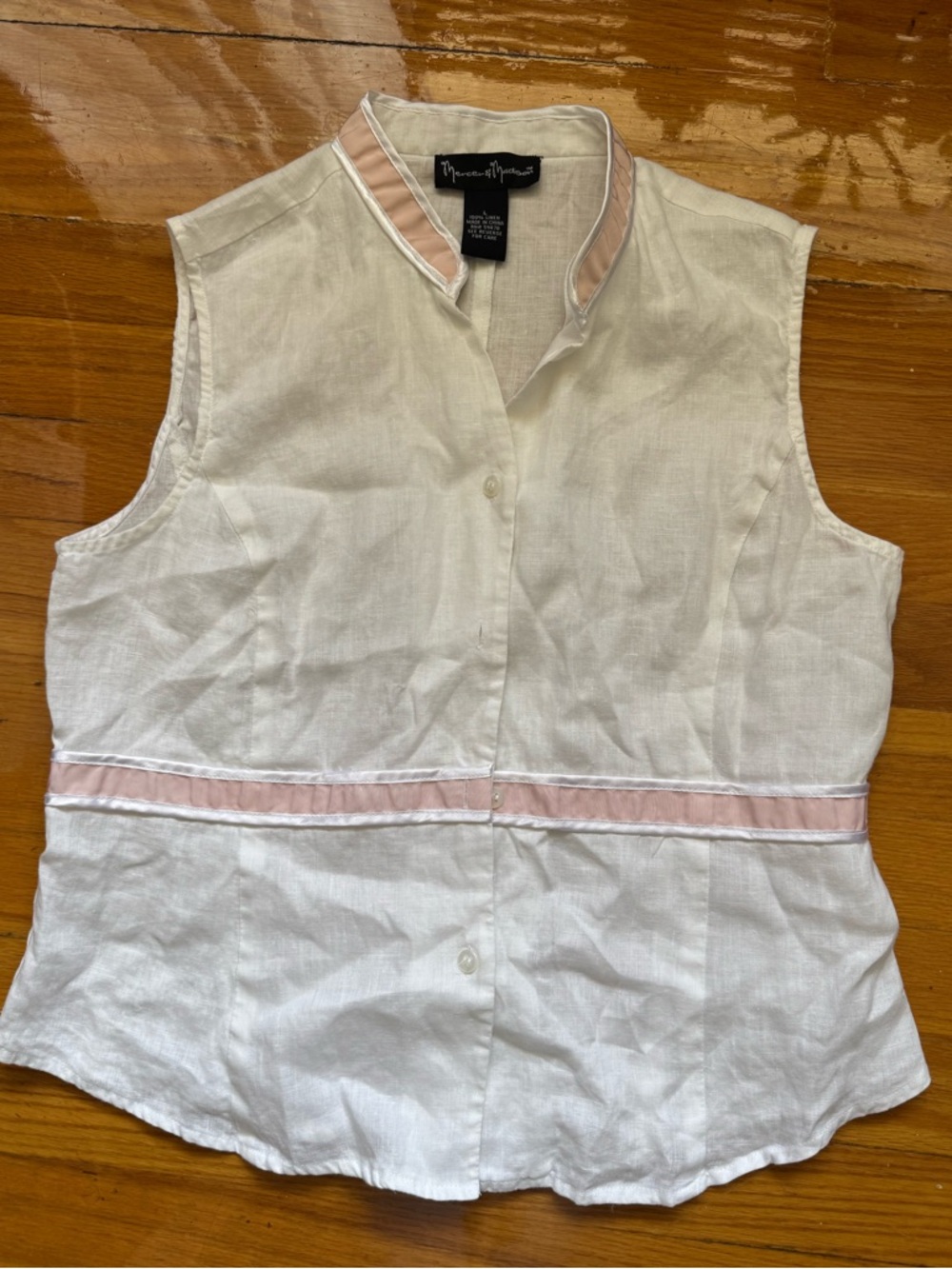 Vintage mercer & madison Sleeveless White Linen Button Front Top with Pink Trim